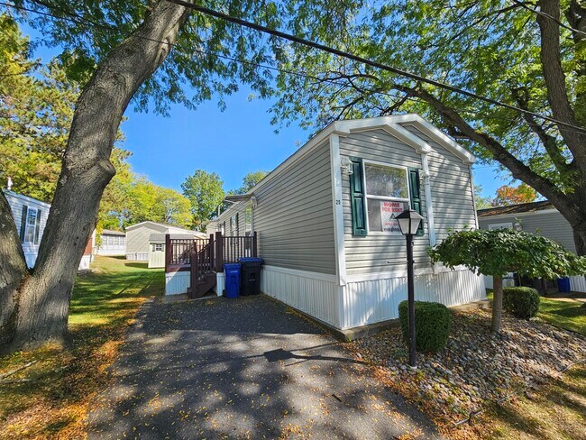 Building Photo - 20 Kris Ann Dr