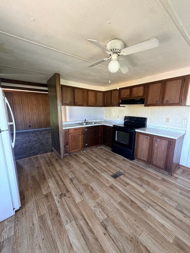 Building Photo - Rural setting - 2 bed 1 bath