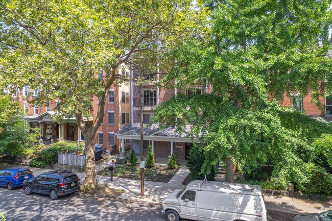 Building Photo - The Gardens on 45th Street