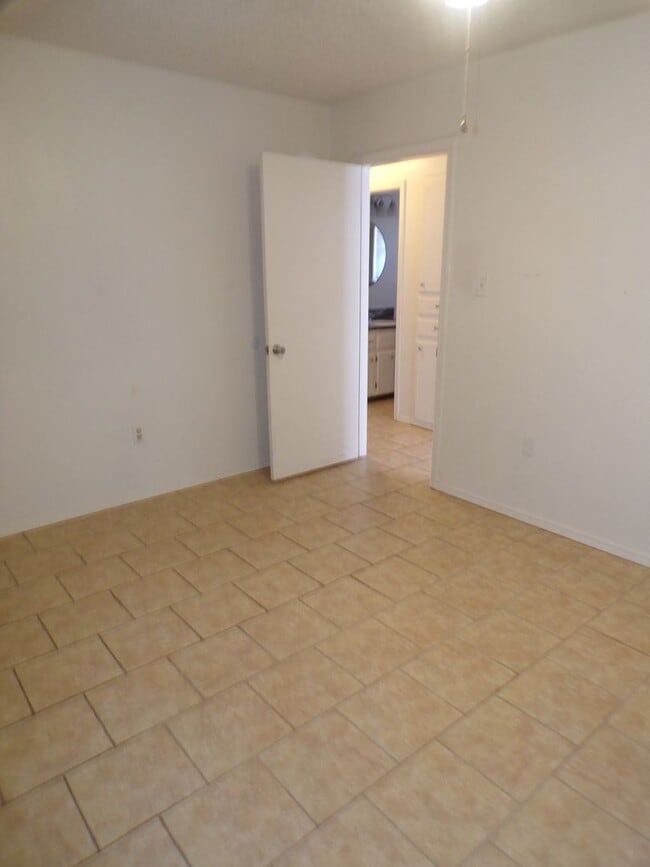 Building Photo - Great home located in Parklane