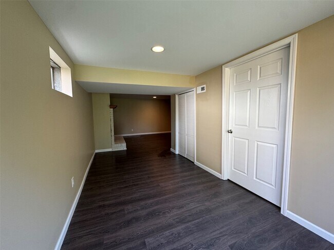 Building Photo - 1161 Saratoga Dr