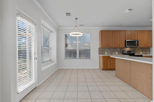 Building Photo - 11217 Jockey Bluff Dr