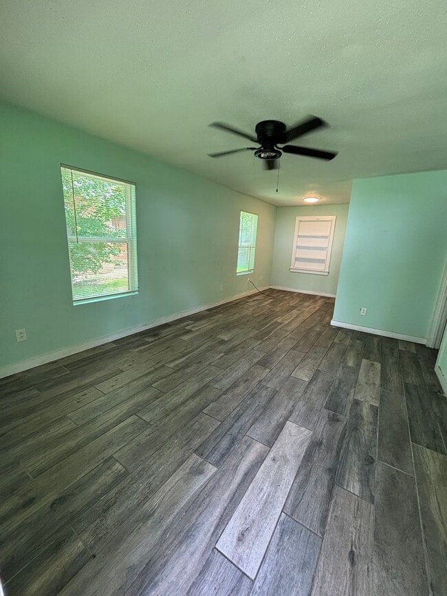Building Photo - Beautifully Remodeled 2 Bedroom Home