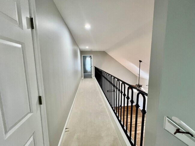 Building Photo - 1155 River Oak View Dr