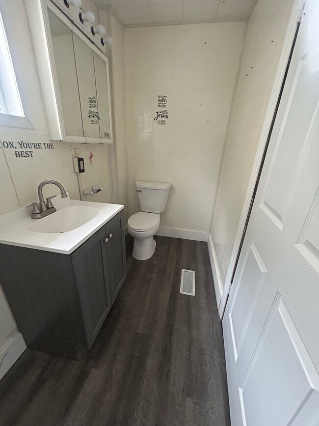 Building Photo - 1 bedroom 1 bath House