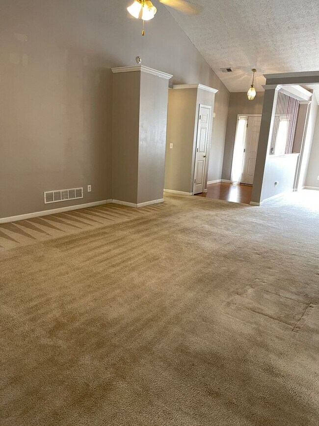 Building Photo - Ranch on full basement