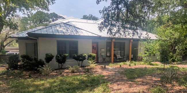 Primary Photo - 4000 Crescent Dr