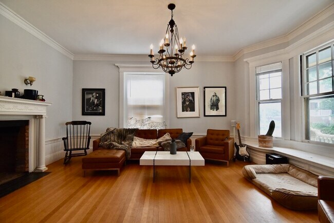 Primary Photo - 28 Brookledge St