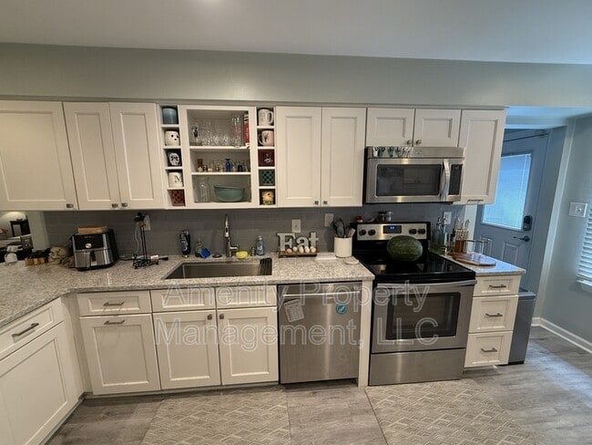 Building Photo - 749 Linden Ct