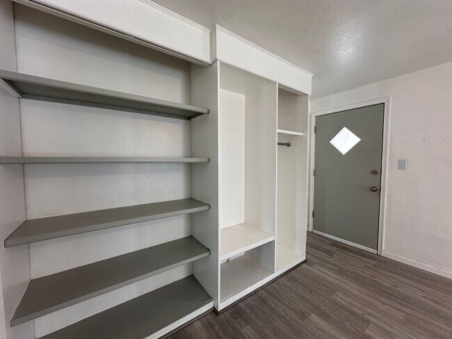 Building Photo - Recently Renovated 3 Bedroom 1 Bath Single Family Home!