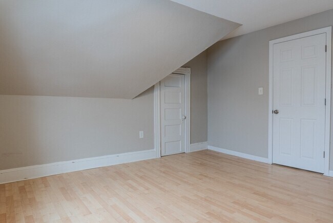 Building Photo - 21 John St