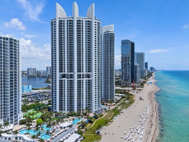Building Photo - 18101 Collins Ave