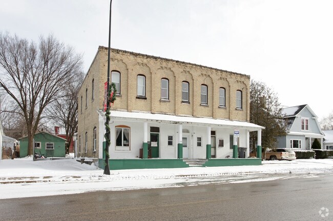Primary Photo - 104-110 N Michigan Ave