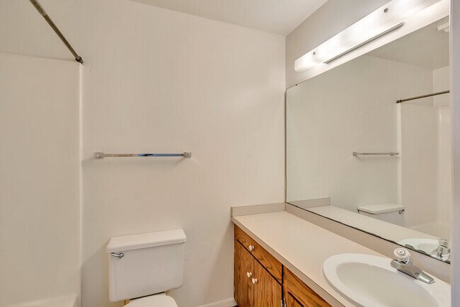 Building Photo - 1543 Birnam Dr