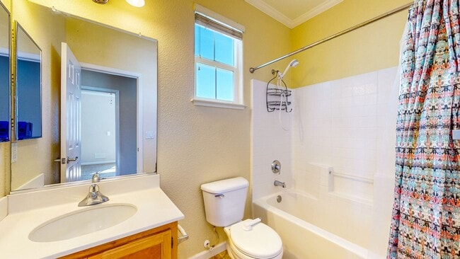 Building Photo - Bright two story 3 Bedroom 2.5 Bathroom Ho...