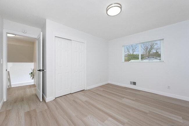 Building Photo - 14 Amherst Rd