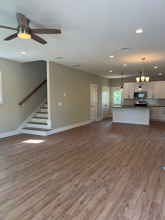 Building Photo - Beautiful Newer Build: Three Bedrooms in t...