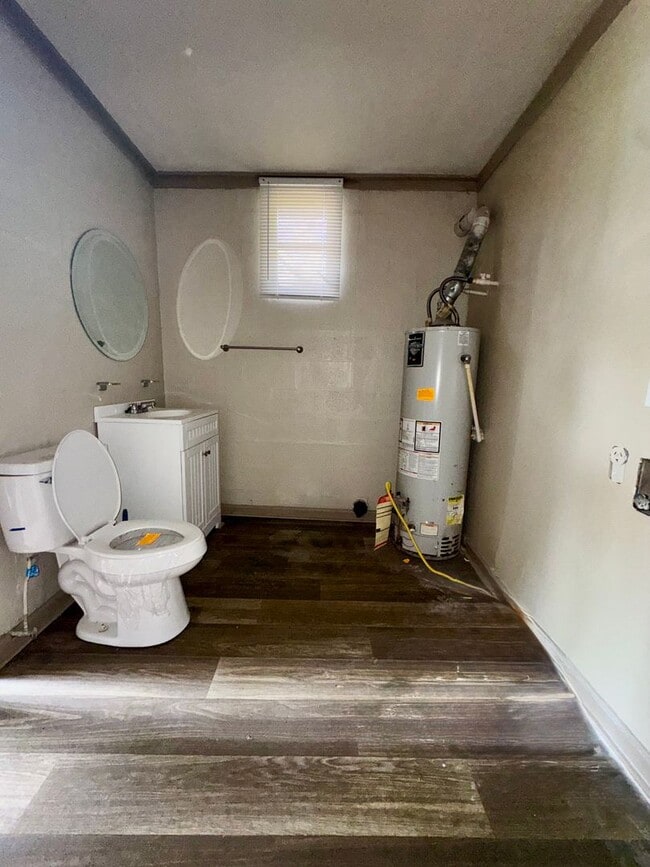 Building Photo - Unit B – Rear Home