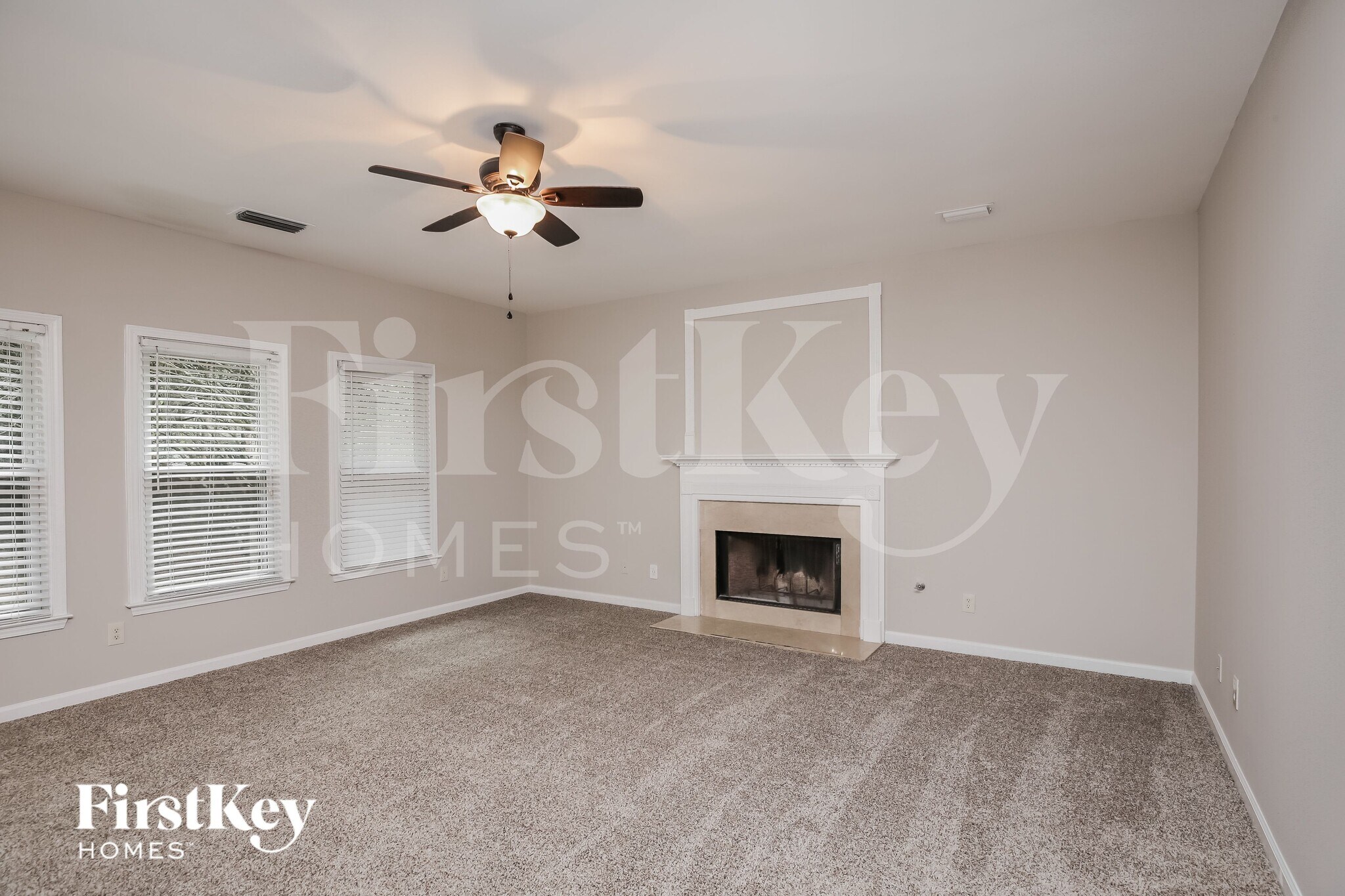 Building Photo - 3215 Maple Terrace Dr