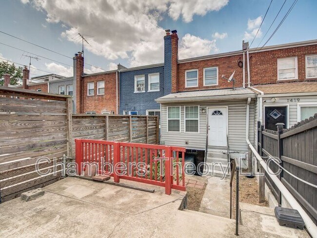 Building Photo - 1417 Downing St NE