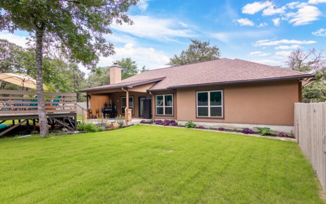 Building Photo - Gorgeous 3 BD/2 BA Home on 2 ACRES in La V...