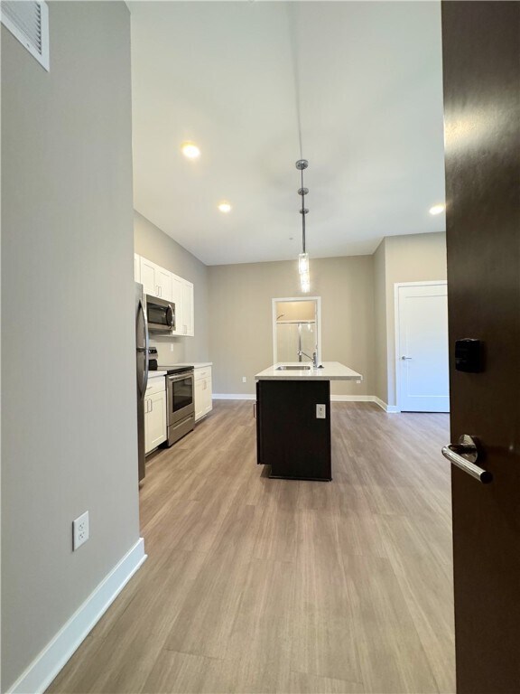 Building Photo - 625 S Goodman St