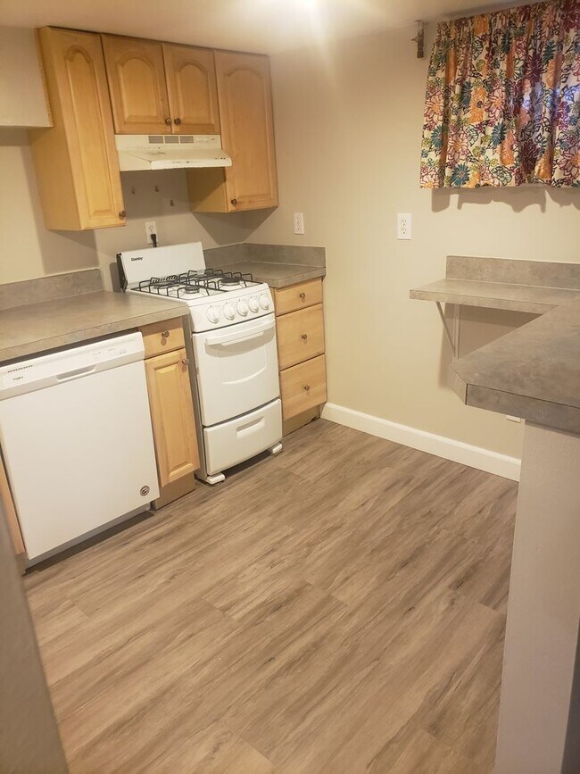 Building Photo - Cute 2 bedroom