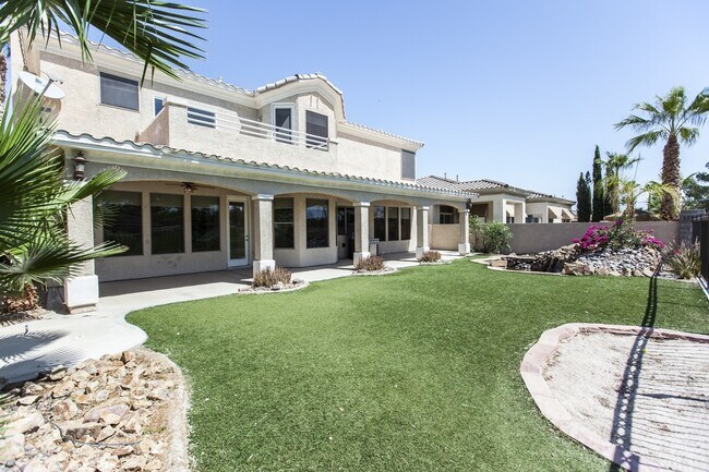 Building Photo - Rhodes Ranch Golf Course View