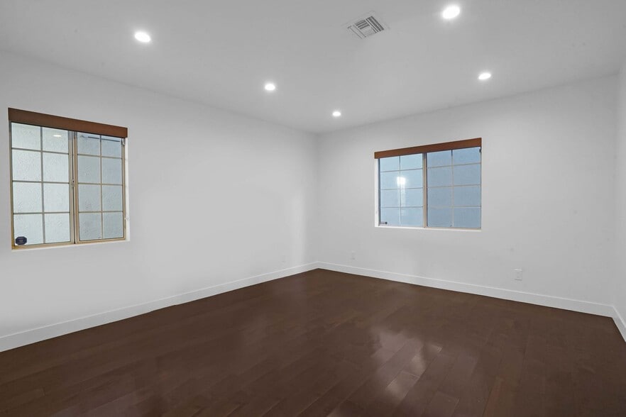 Building Photo - Experience Modern Luxury in this Stunning 4-Bedroom Smart Home in the Heart of 90027