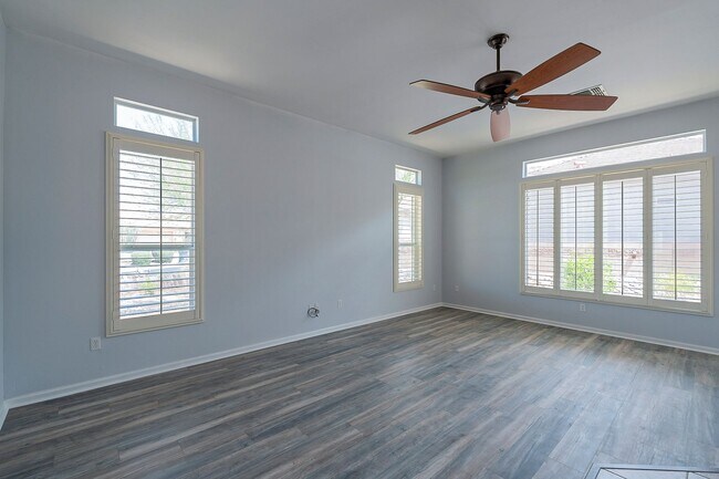 Building Photo - Gated Community!