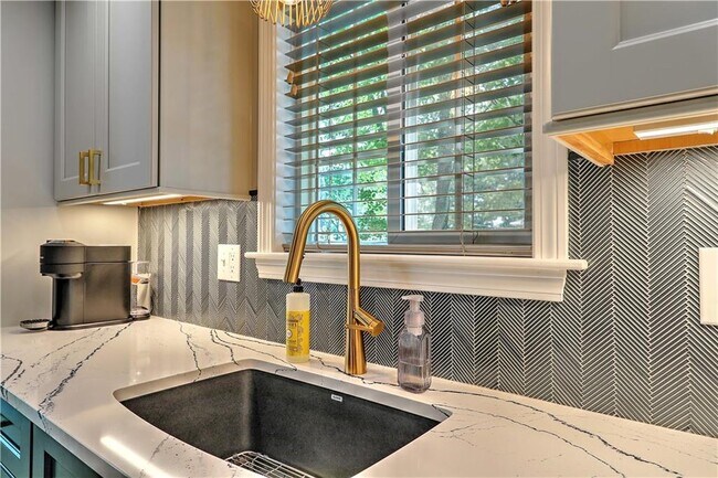 Building Photo - 28 Marigold Cir