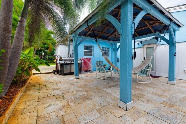 Building Photo - 145 SE 3rd Ave