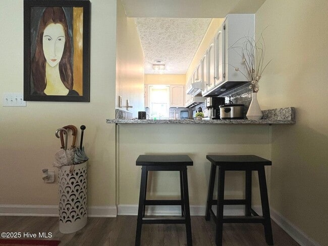 Building Photo - 940 Linden Rd