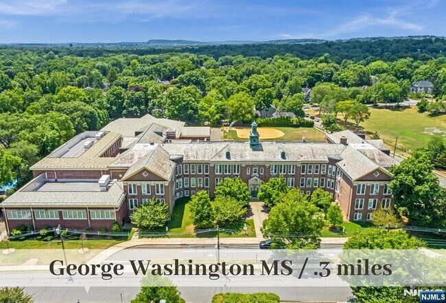 Building Photo - 230 Hillcrest Rd