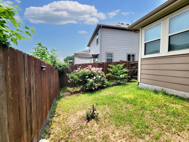 Building Photo - 15811 Windroot St