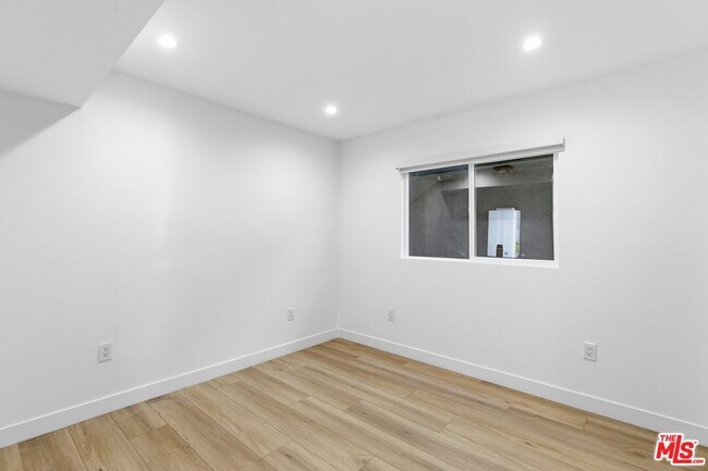 Building Photo - 5411 Troost Ave