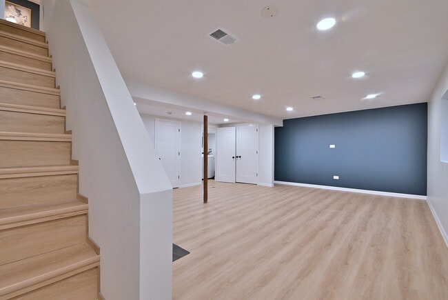 Building Photo - 7324 N Bell Ave