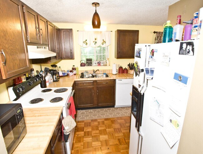 Building Photo - 1635 Van Dyke Dr