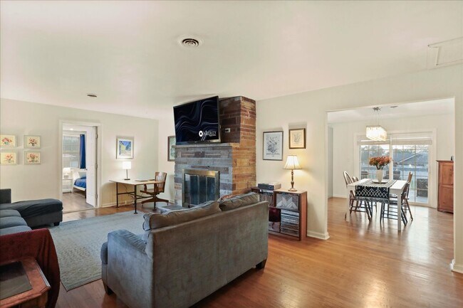 Building Photo - 13715 Dixie Dr