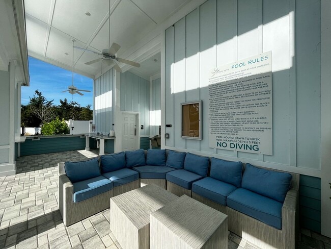 Building Photo - Townhome with garage, excellent location, community pool and more