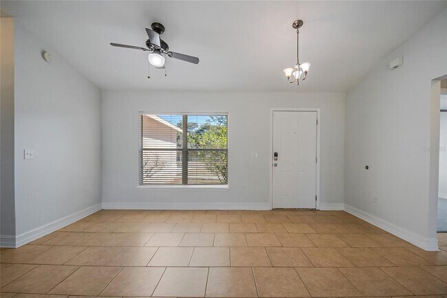 Building Photo - 2370 Pine St