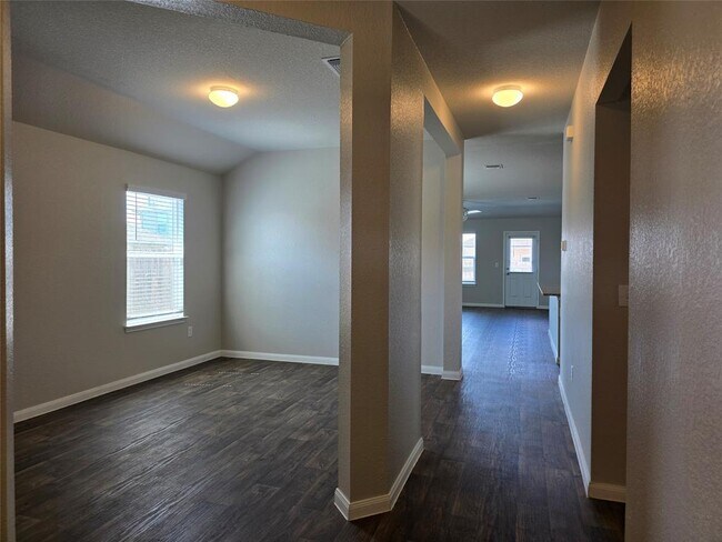 Building Photo - 101 Stellamar Dr