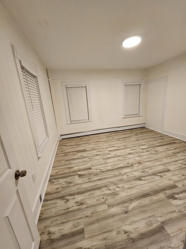 Building Photo - 45 Dumais St