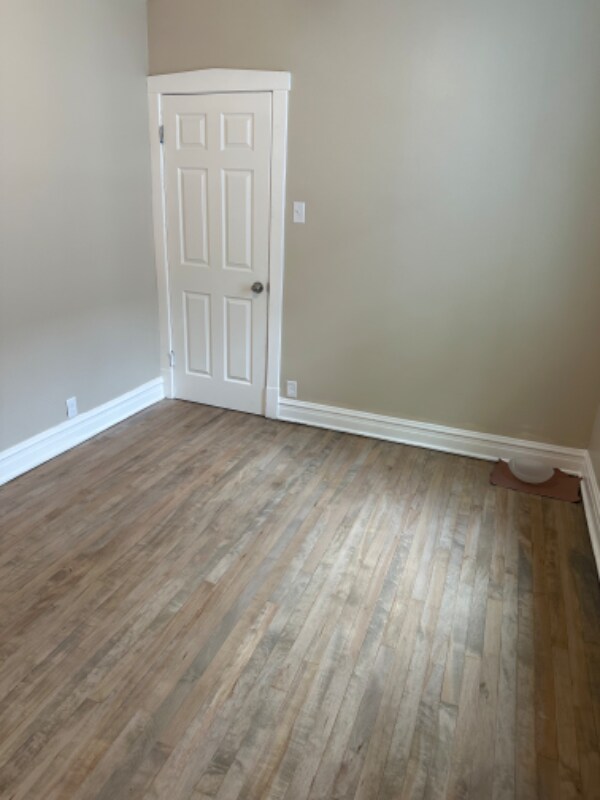 Building Photo - 5204 N Ludlam Ave