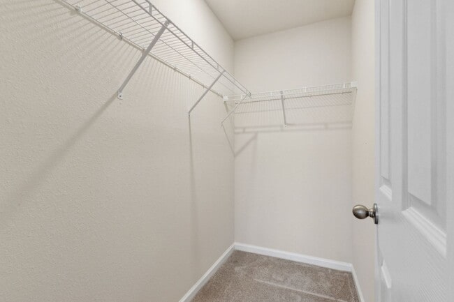 Building Photo - Nearly New 2BR/2.5BA Townhome – Great Loca...