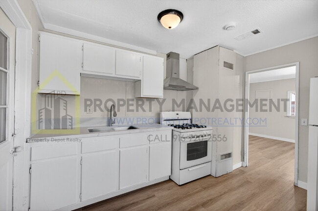 Building Photo - 302 Chennault Ct