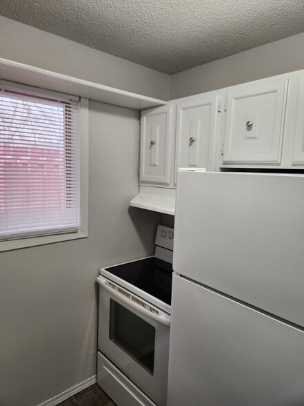 Building Photo - 129 B St