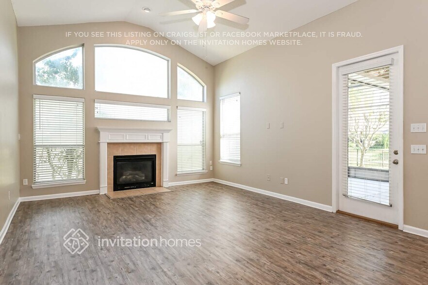 Building Photo - 2512 W Caparina Dr