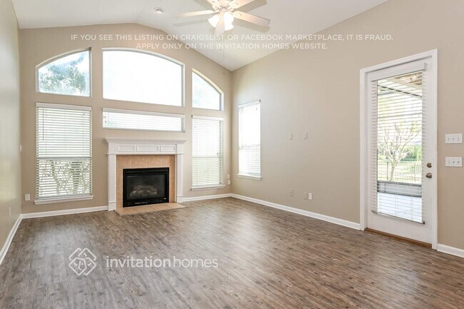 Building Photo - 2512 W Caparina Dr