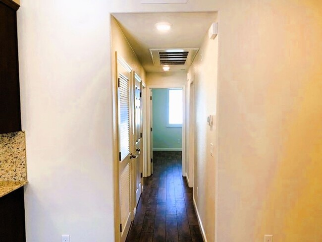 Building Photo - Beautiful San Ramon Condo Near Bishop Ranc...